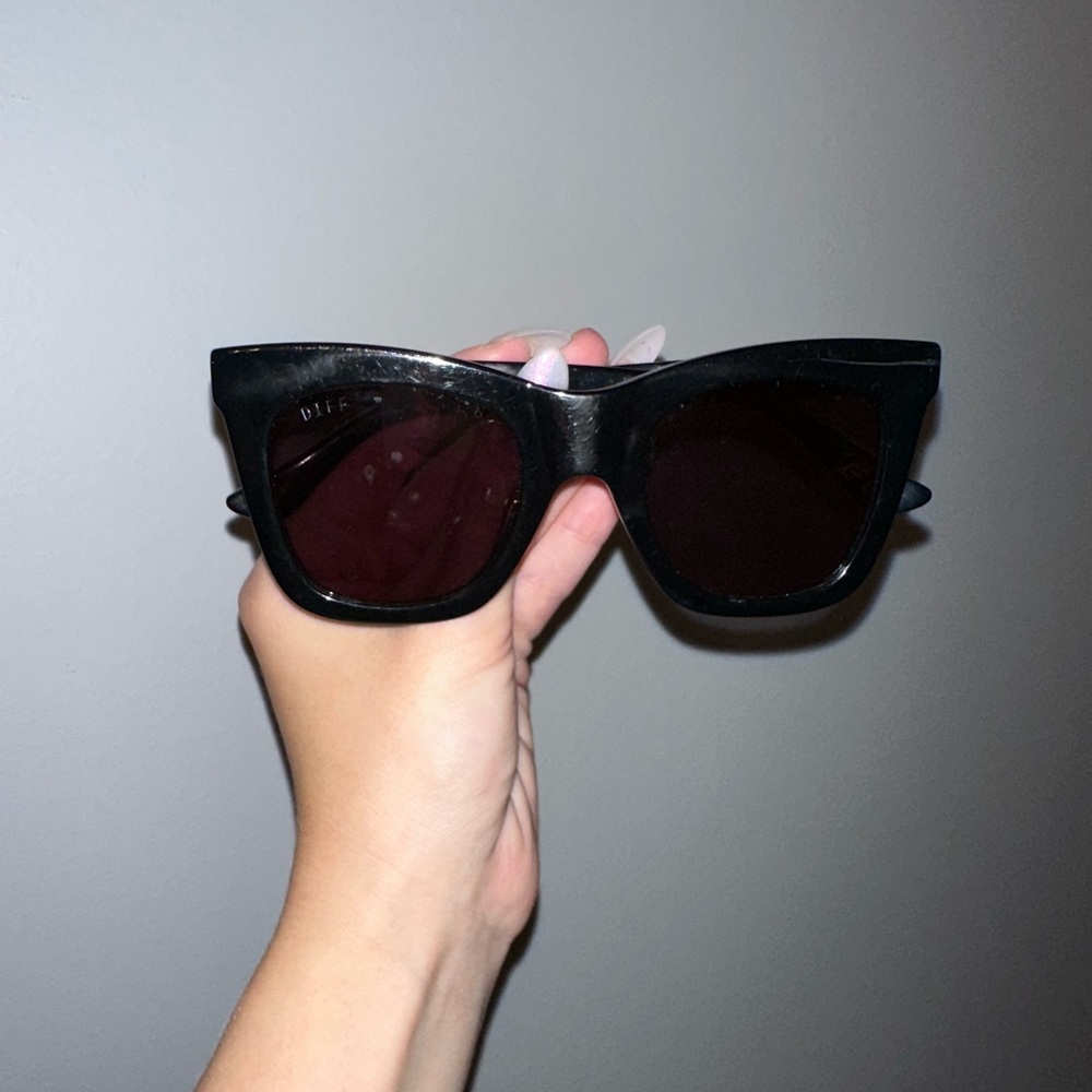 Black Diff Sunglasses - image 3